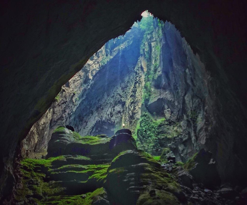[-]Hang[-]Sơn[-]Đoòng[-]qua[-]lăng[-]kính[-]đạo[-]diễn[-]Jordan[-]Vogt-Roberts[-]